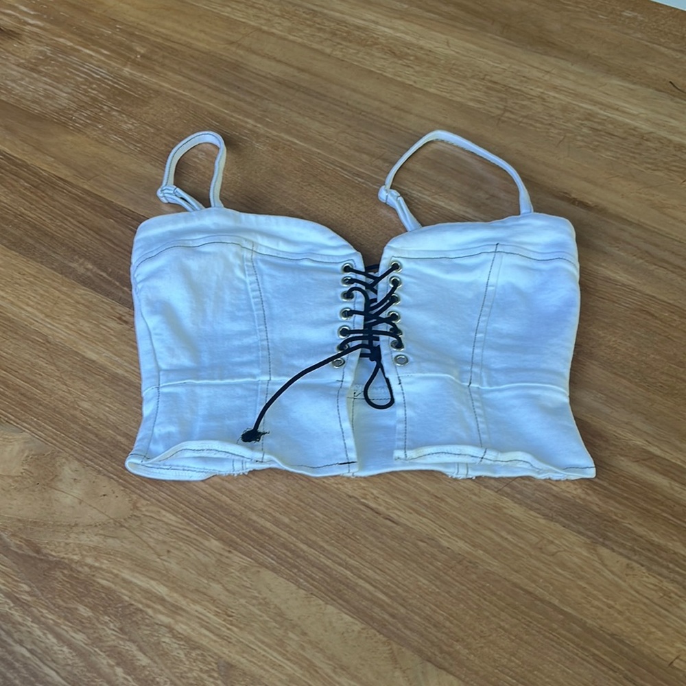 MISS 8 CROP LACE-UP TOP